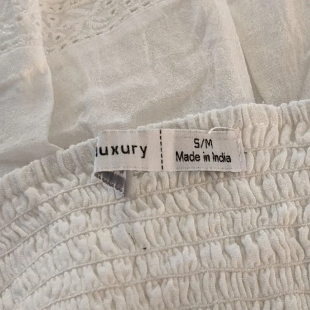 SOLD -- NWOT 🌸 SUBTLE LUXURY White Floral Eyelet Cotton Smocked Dress - Sm/Med - Picture 6 of 8